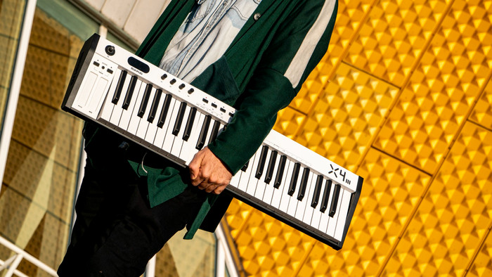 Midiplus X4 III Tracktion Edition Weiß produkt in gebrauch