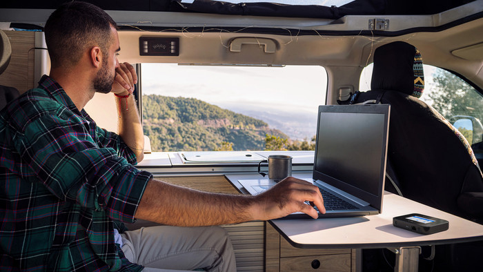 NETGEAR Nighthawk M7 Pro MR7540 product in use