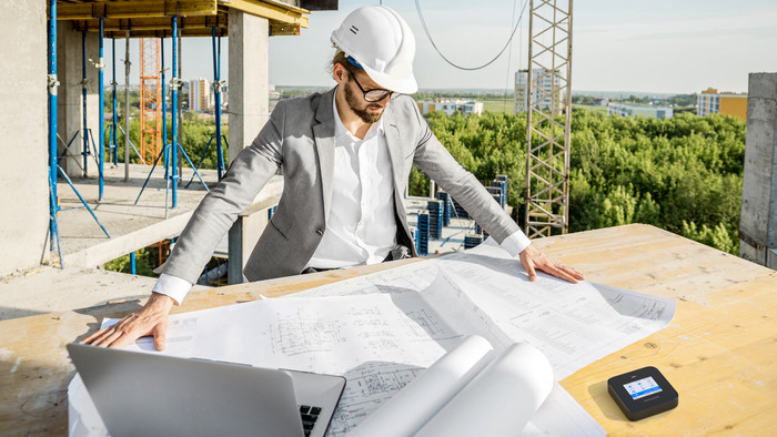 NETGEAR Nighthawk M7 Pro MR7540 product in use