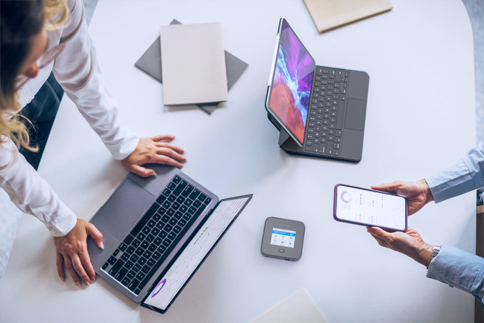 NETGEAR Nighthawk M7 Pro MR7540 product in use