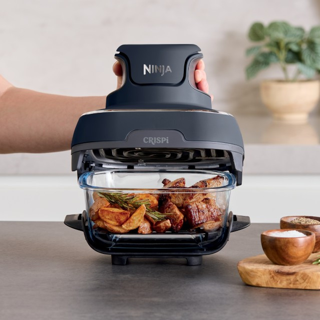 Ninja Crispi FN101EUGY Blau produkt in gebrauch