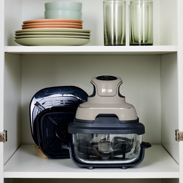 Ninja CRISPi FN101EUST Gray product in use