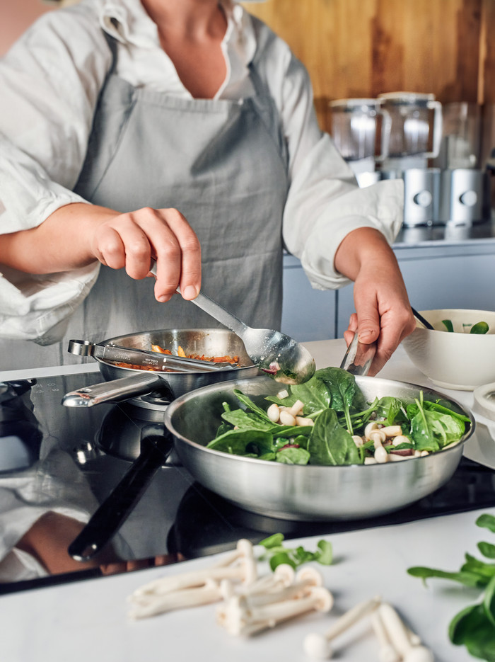 Demeyere Resto 3 Frying Pan 20cm product in use