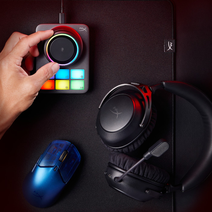 HyperX Cloud Alpha 2 Wireless Black product in use