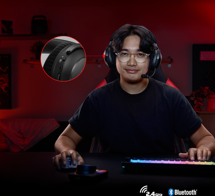 HyperX Cloud Alpha 2 Wireless Black product in use