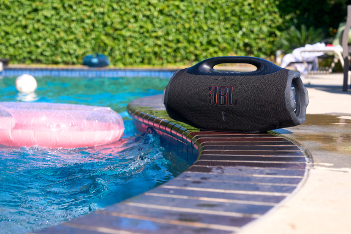 JBL Boombox 4 Schwarz produkt in gebrauch