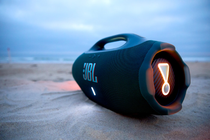 JBL Boombox 4 Schwarz produkt in gebrauch