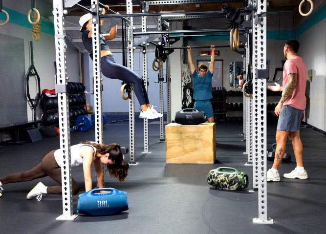 JBL Boombox 4 Squad produkt in gebrauch