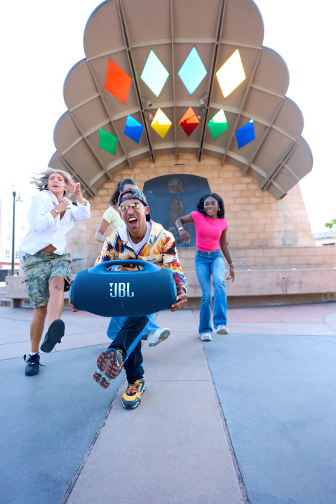 JBL Boombox 4 Blue product in use