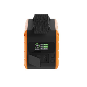 Xtorm Rugged Powerbank 40.000 mAh mit Schnellladefunktion und Taschenlampe rückseite