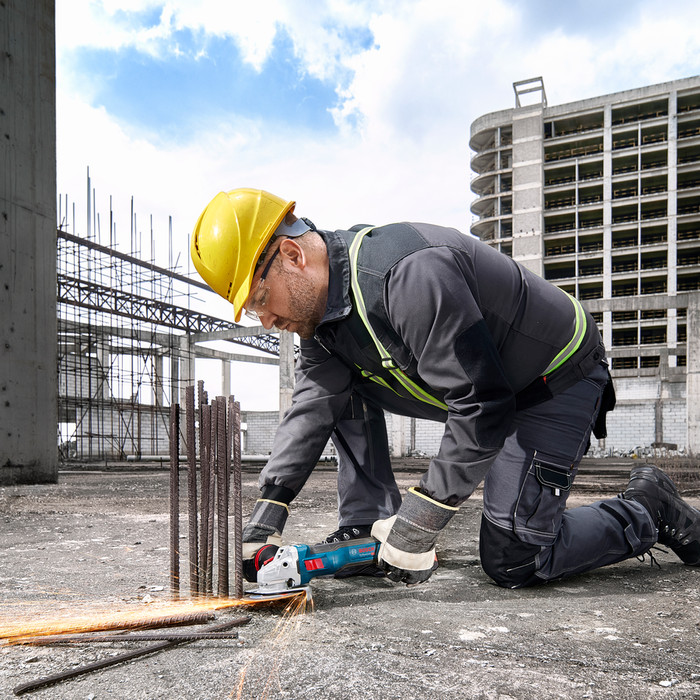 Bosch Professional GWS 18V-11 S (ohne Akku) produkt in gebrauch