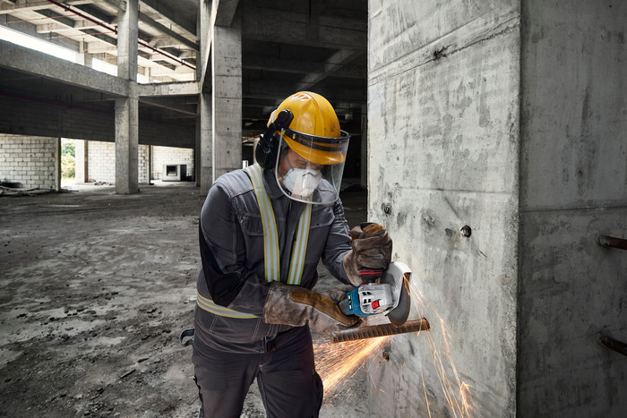 Bosch Professional GWS 18V-11 S (ohne Akku) produkt in gebrauch