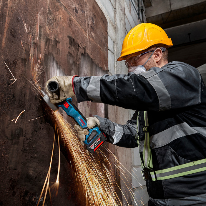 Bosch Professional GWS 18V-11 S (ohne Akku) produkt in gebrauch