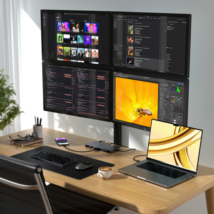 Satechi Thunderbolt 4 DisplayLink Docking Station product in use