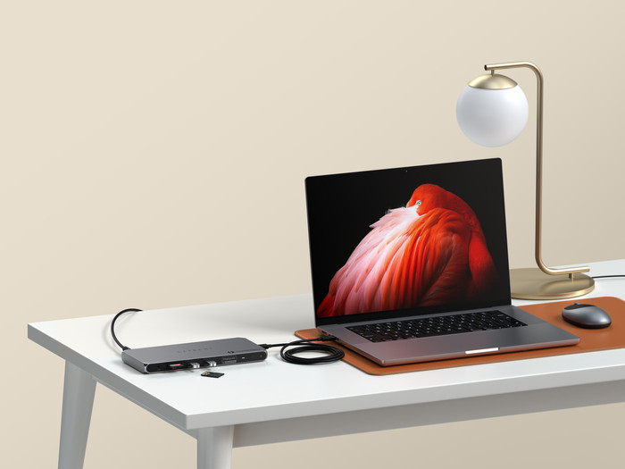 Satechi Thunderbolt 4 DisplayLink Docking Station product in use