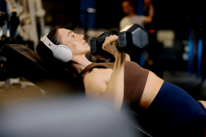 Skullcandy Crusher Active Hellgrau produkt in gebrauch