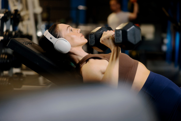 Skullcandy Crusher Active Hellgrau produkt in gebrauch