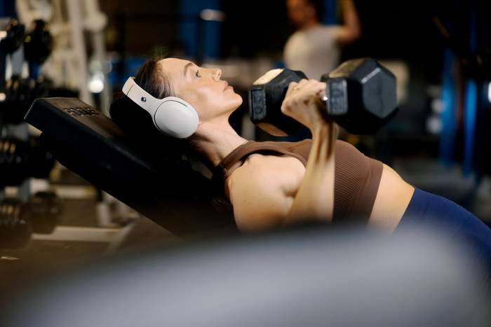 Skullcandy Crusher Active Hellgrau produkt in gebrauch