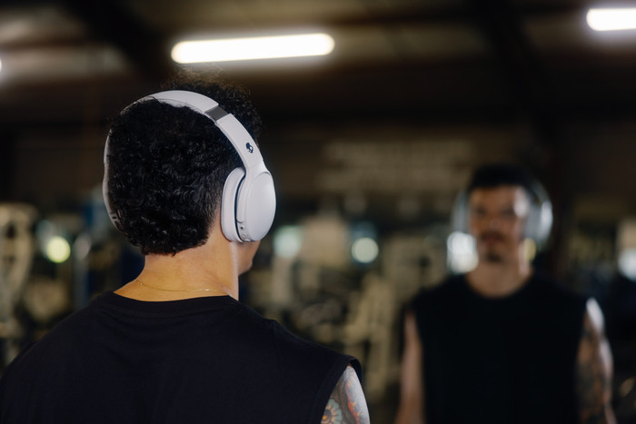 Skullcandy Crusher Active Hellgrau produkt in gebrauch