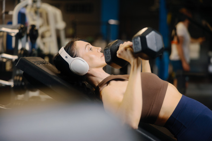 Skullcandy Crusher Active Hellgrau produkt in gebrauch