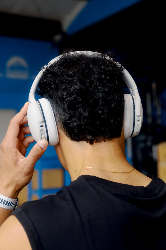 Skullcandy Crusher Active Hellgrau produkt in gebrauch