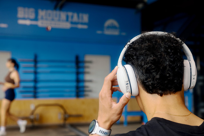 Skullcandy Crusher Active Hellgrau produkt in gebrauch