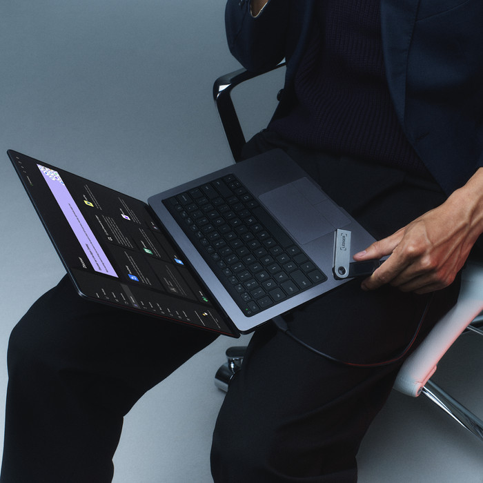 Ledger Nano S Plus Oxidate Green product in use