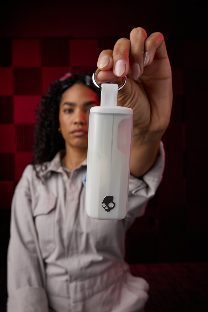 Skullcandy Method 360 ANC White product in use