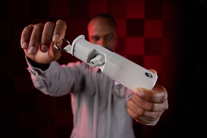 Skullcandy Method 360 ANC White product in use