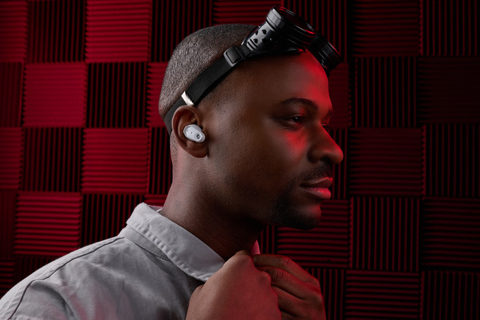 Skullcandy Method 360 ANC White product in use