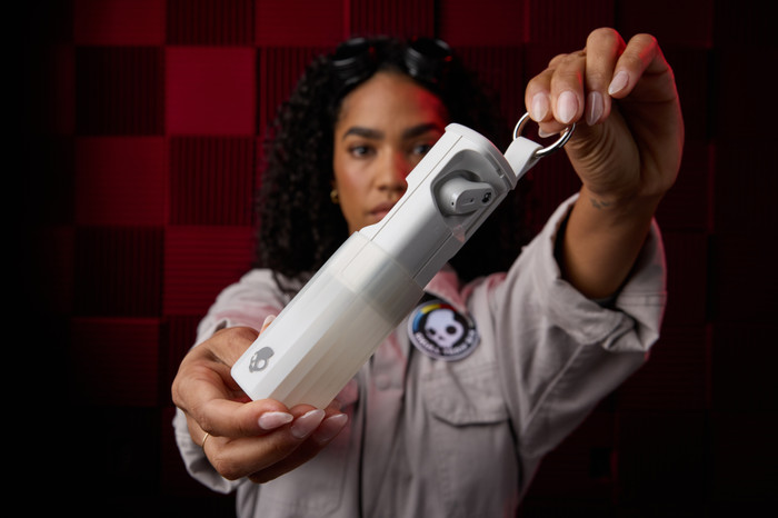 Skullcandy Method 360 ANC White product in use