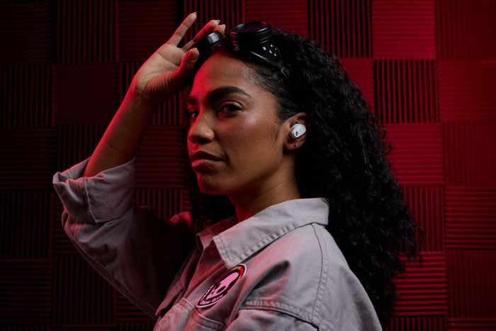 Skullcandy Method 360 ANC White product in use