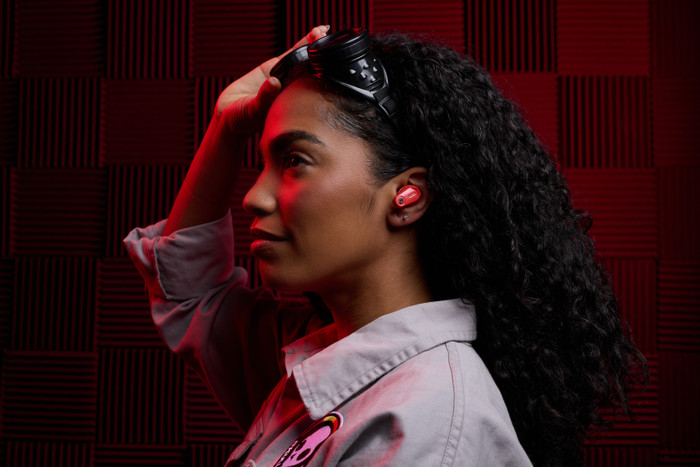 Skullcandy Method 360 ANC Red product in use