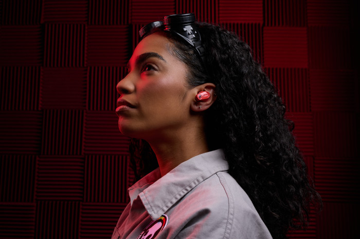 Skullcandy Method 360 ANC Red product in use