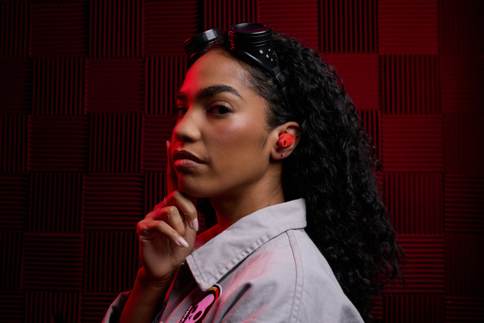 Skullcandy Method 360 ANC Red product in use