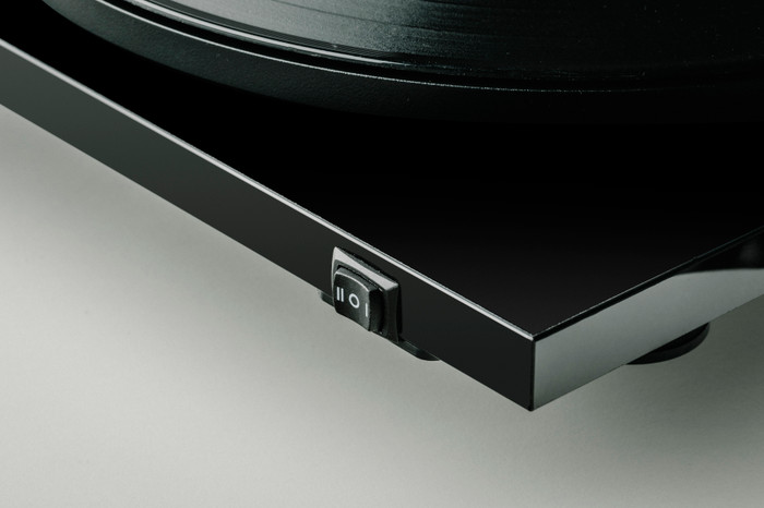 Pro-Ject E1.2 Black product in use