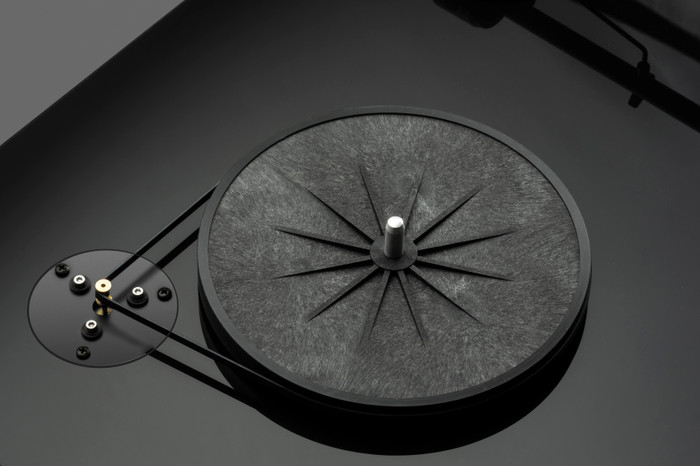 Pro-Ject E1.2 Black product in use