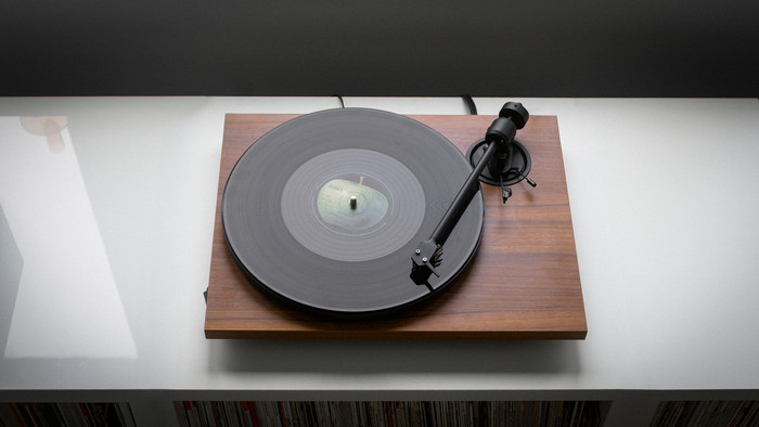 Pro-Ject E1.2 Brown product in use