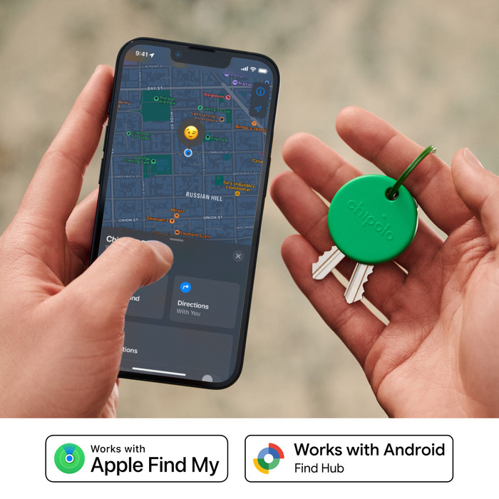 Chipolo POP green product in use