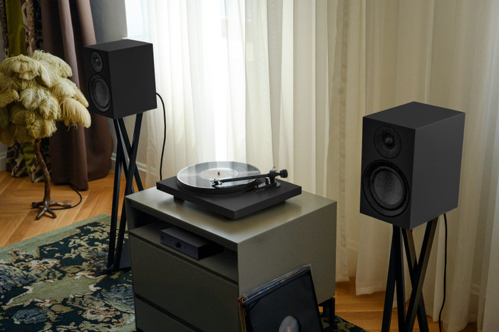 Pro-Ject Colourful Audio System E Black product in use