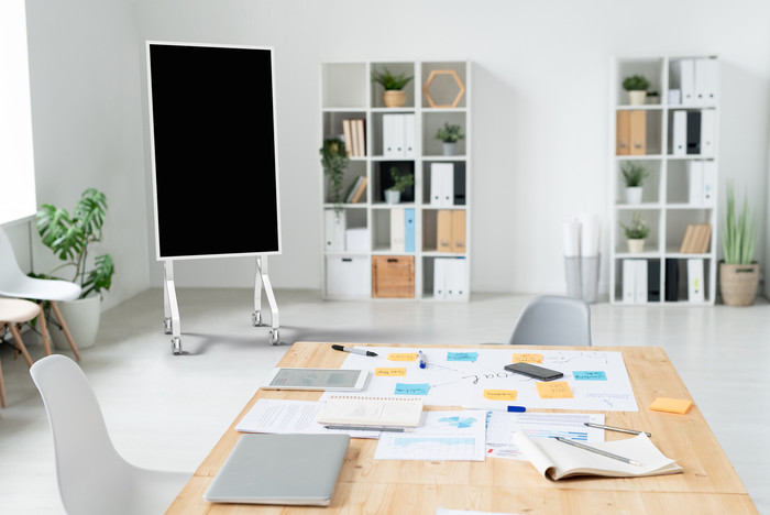 Samsung Flip Pro WM65B + Neomounts MOVE Go Flip FL50-515WH1 produkt in gebrauch