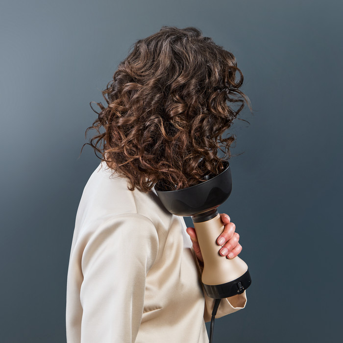 Rowenta Curl Power Hair Care CV7D30E0 product in use