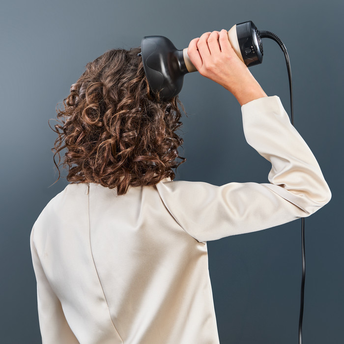 Rowenta Curl Power Hair Care CV7D30E0 product in use