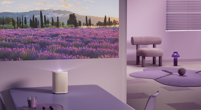 Samsung The Premiere LPF5D product in use