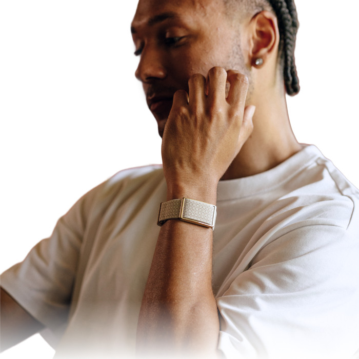 Polar Loop Beige product in use