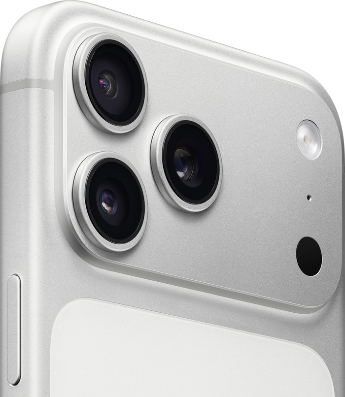 Apple iPhone 17 Pro Max 2TB Silver detail