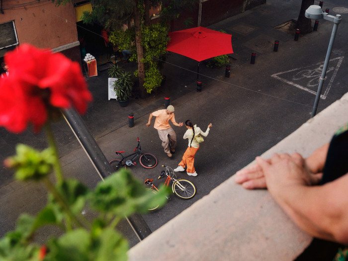 Bose SoundLink Micro 2 Schwarz produkt in gebrauch