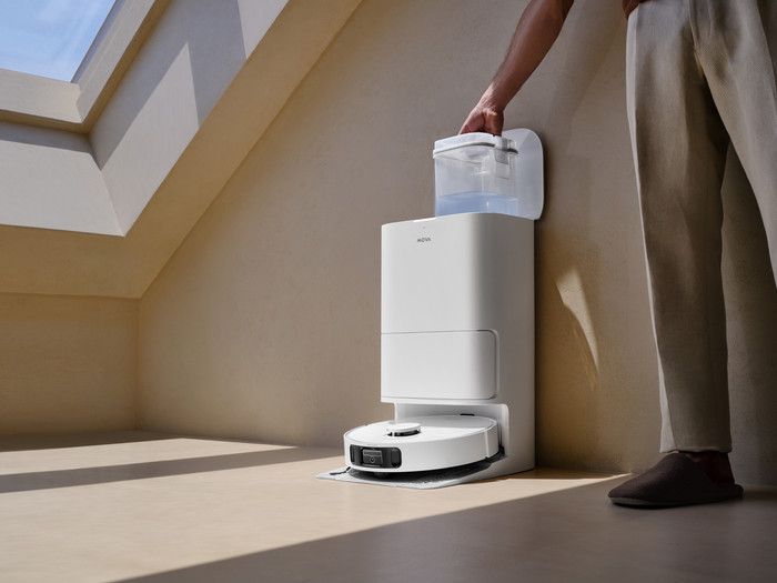 Mova E40 Ultra product in use