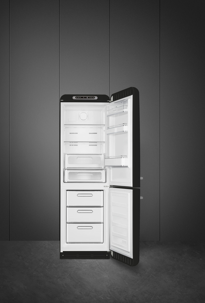 SMEG FAB32RBL6 inside