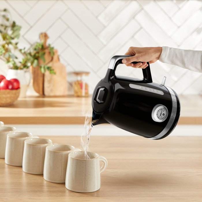 Tefal Soleil KO3558 1.7L Black product in use